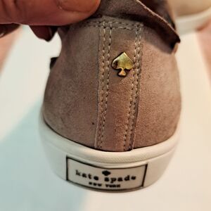 Kate Spade Lillie Ruffle Beige Slip-On Loafer Sneakers Size 8.5
